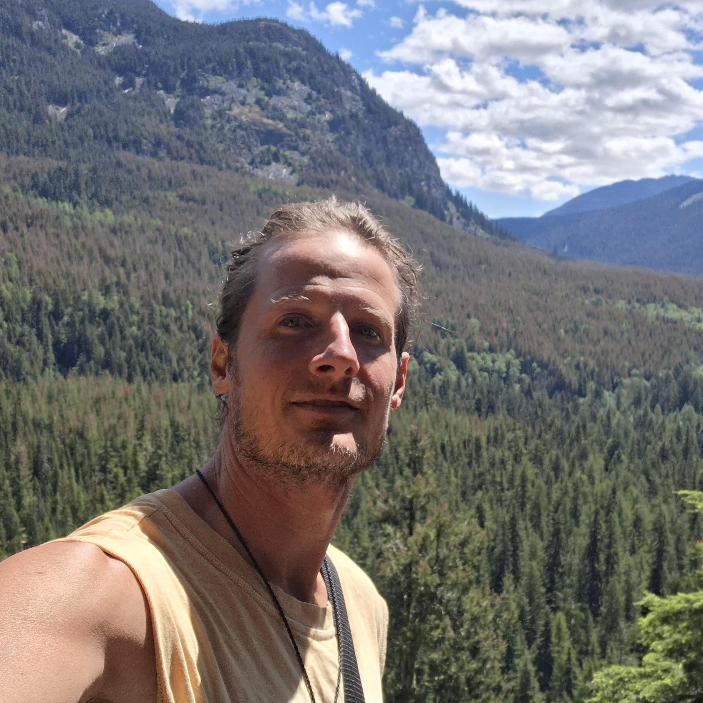 Organic and regenerative agriculture gardener worker. I can take care of your garden.